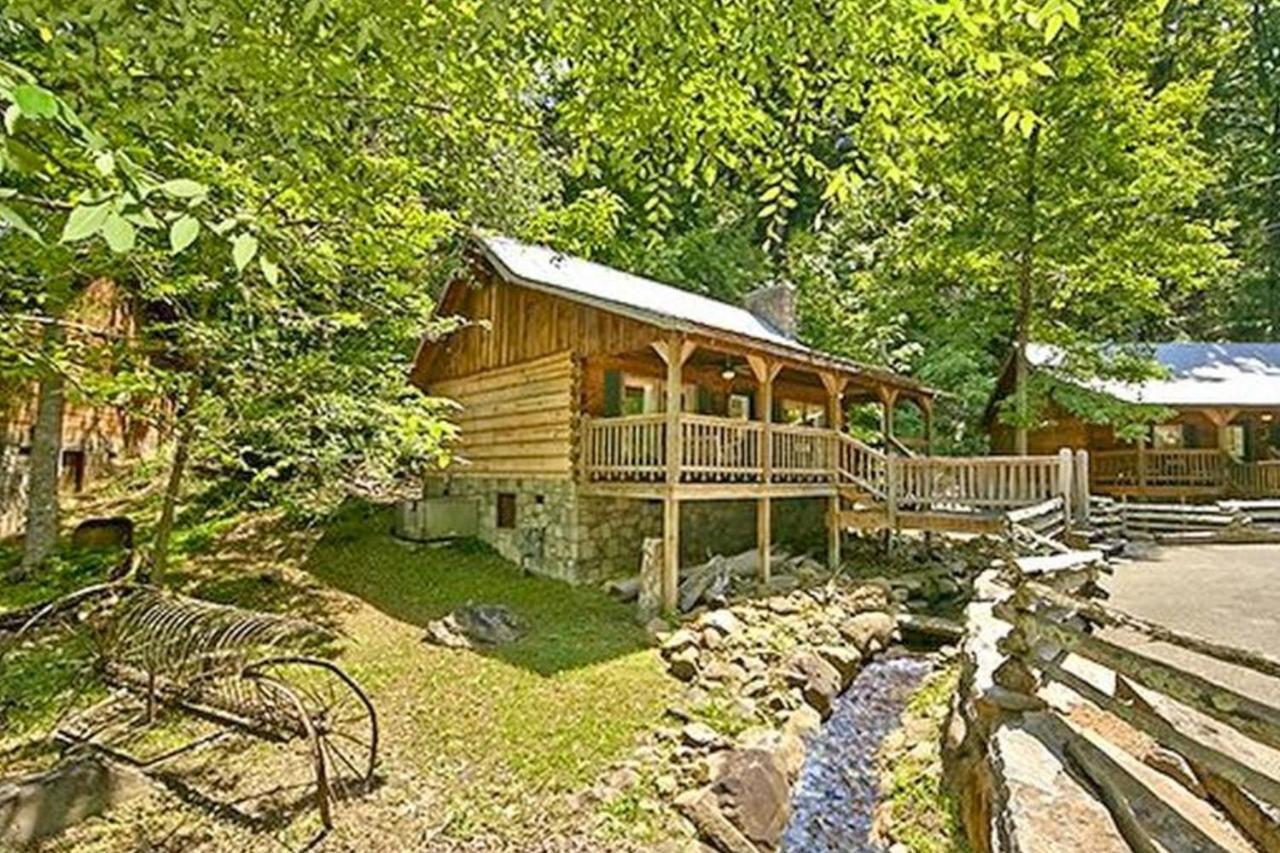 Bear Hugs Villa Pigeon Forge Exterior photo