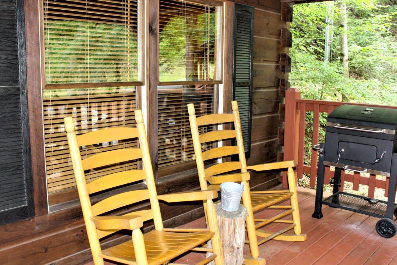 Bear Hugs Villa Pigeon Forge Exterior photo