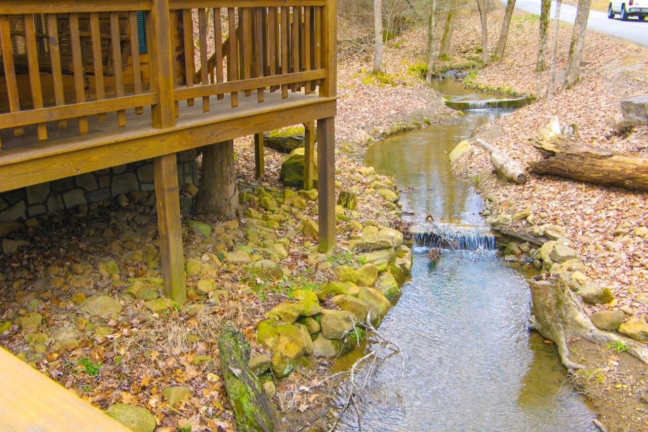 Bear Hugs Villa Pigeon Forge Exterior photo