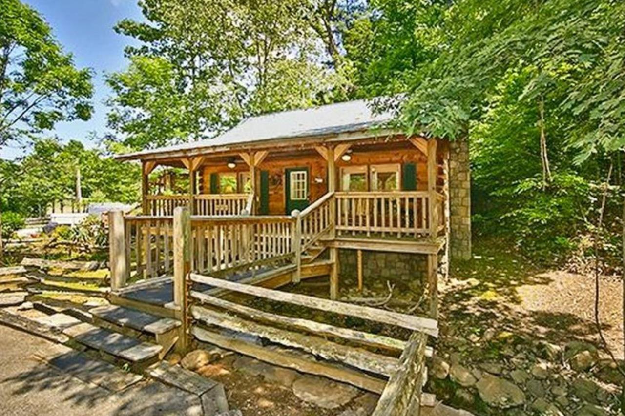 Bear Hugs Villa Pigeon Forge Exterior photo